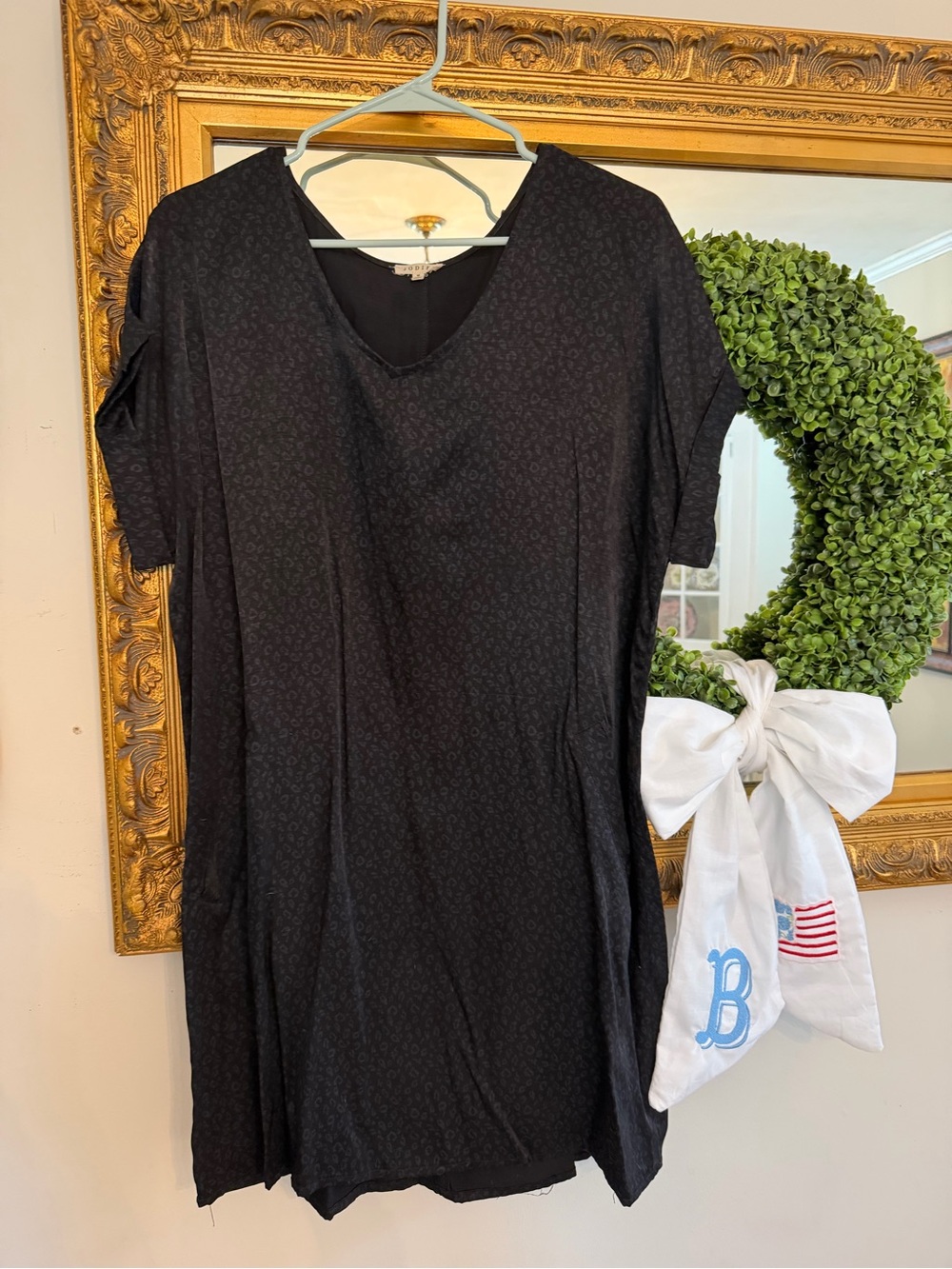 entro Black V-Neck Short Sleeve Mini Dress